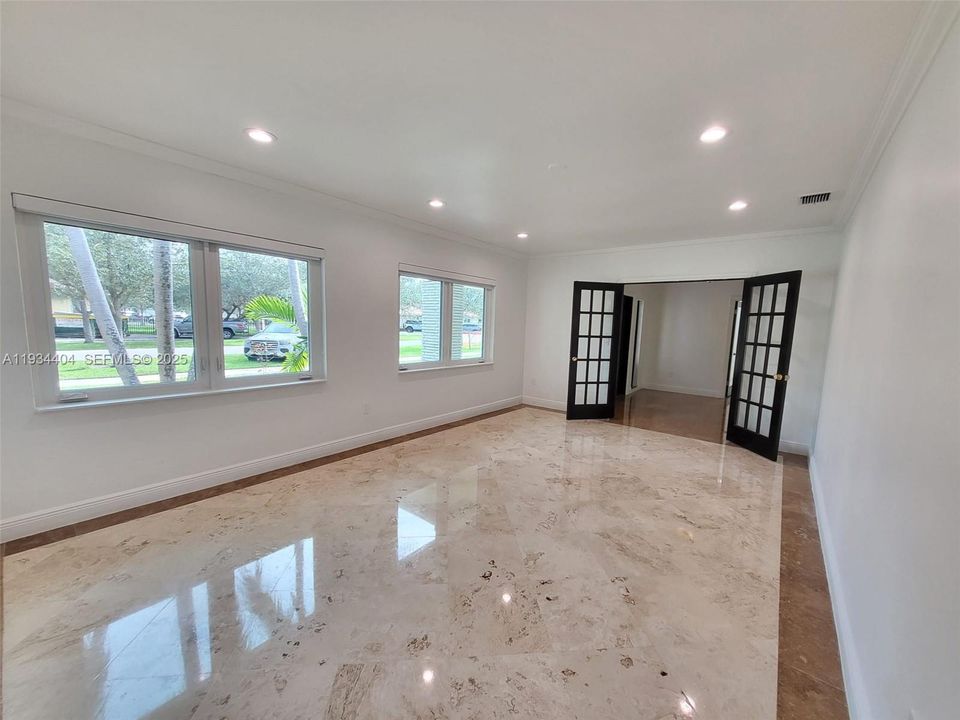 En Renta: $8,000 (3 camas, 2 baños, 2093 Pies cuadrados)