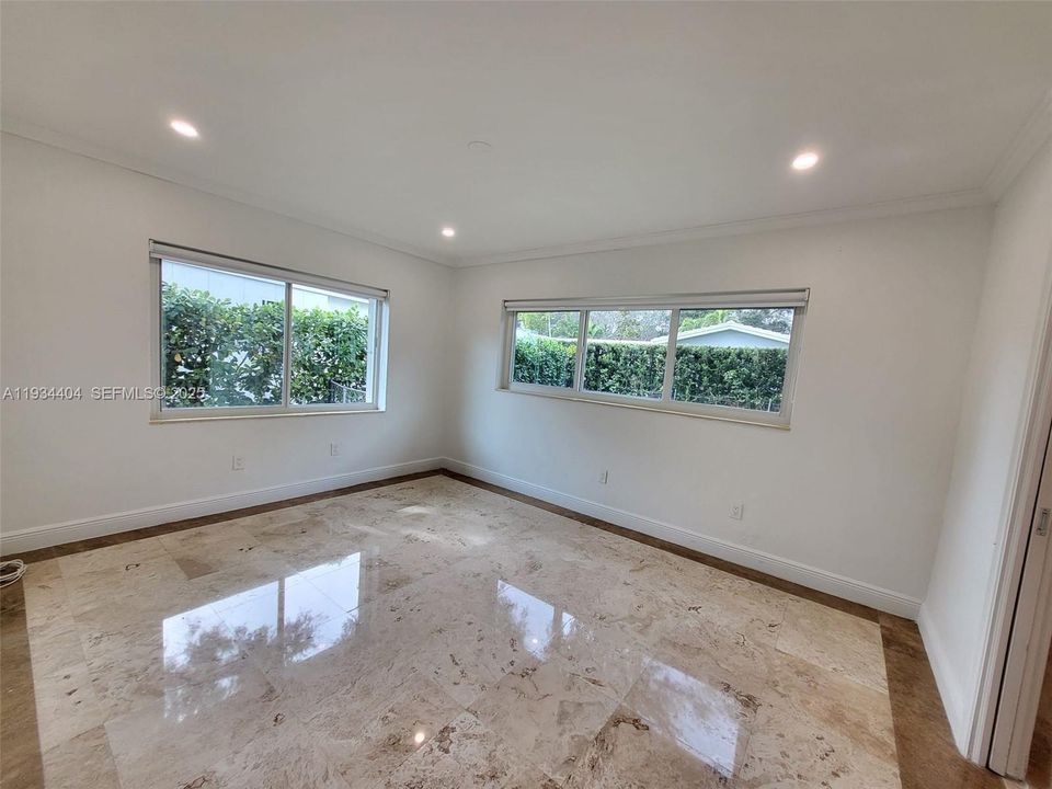 En Renta: $8,000 (3 camas, 2 baños, 2093 Pies cuadrados)