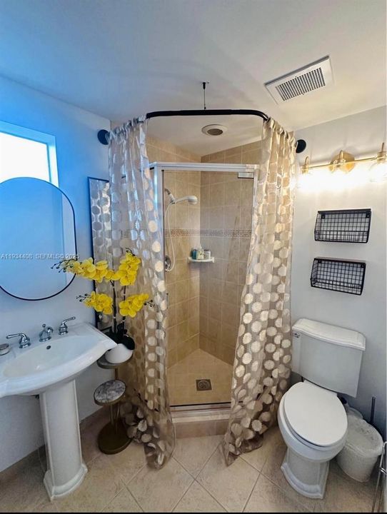 For Rent: $6,000 (3 beds, 3 baths, 2498 Square Feet)