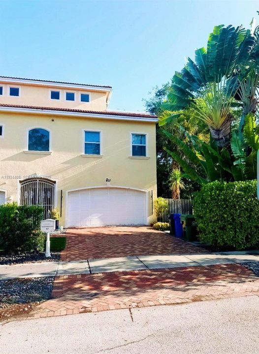 For Rent: $6,000 (3 beds, 3 baths, 2498 Square Feet)