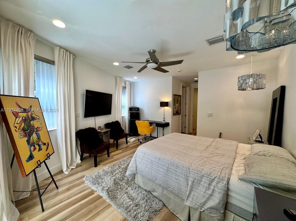 For Rent: $6,000 (3 beds, 3 baths, 2498 Square Feet)