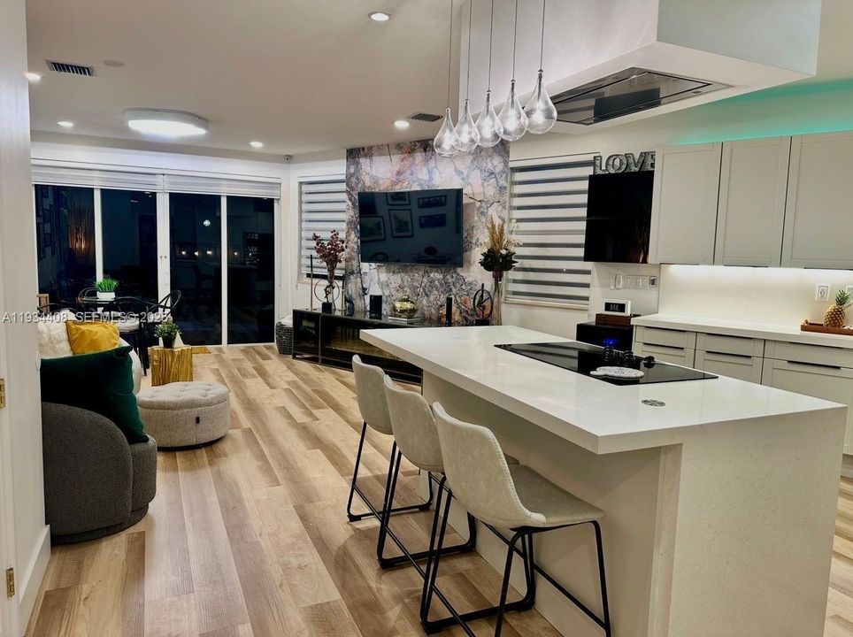 For Rent: $6,000 (3 beds, 3 baths, 2498 Square Feet)