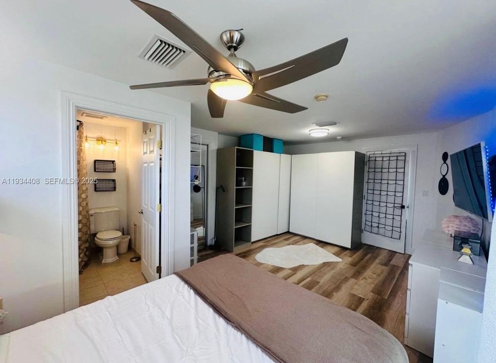 For Rent: $6,000 (3 beds, 3 baths, 2498 Square Feet)