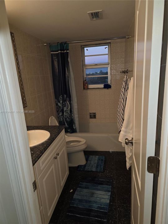 待售: $205,000 (2 贝兹, 2 浴室, 1332 平方英尺)