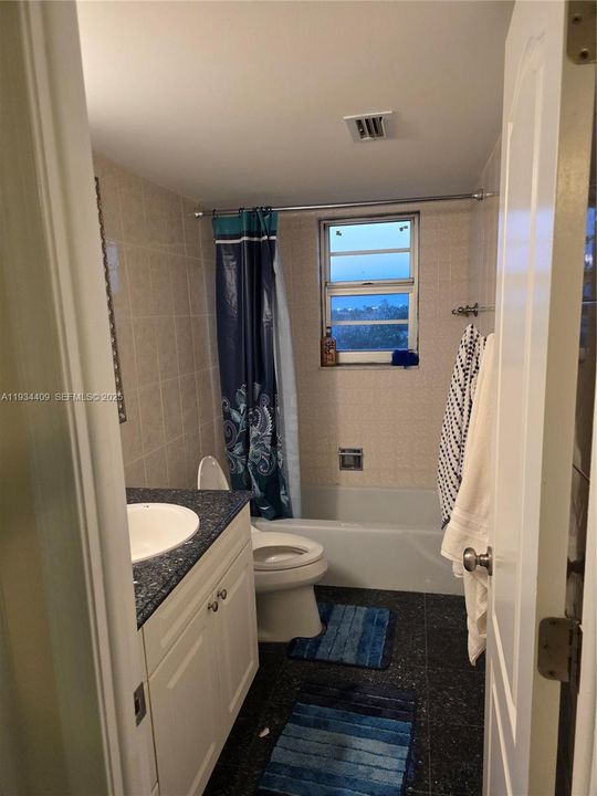 待售: $205,000 (2 贝兹, 2 浴室, 1332 平方英尺)