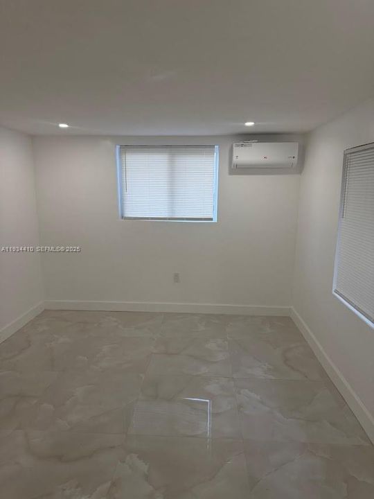 For Rent: $1,500 (1 beds, 1 baths, 1212 Square Feet)