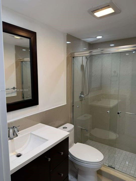 For Rent: $2,100 (2 beds, 2 baths, 986 Square Feet)