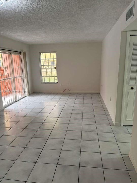 For Rent: $2,100 (2 beds, 2 baths, 986 Square Feet)