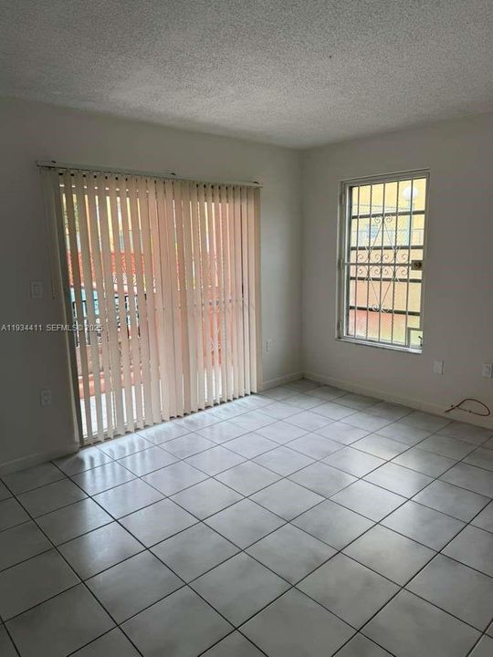 For Rent: $2,100 (2 beds, 2 baths, 986 Square Feet)