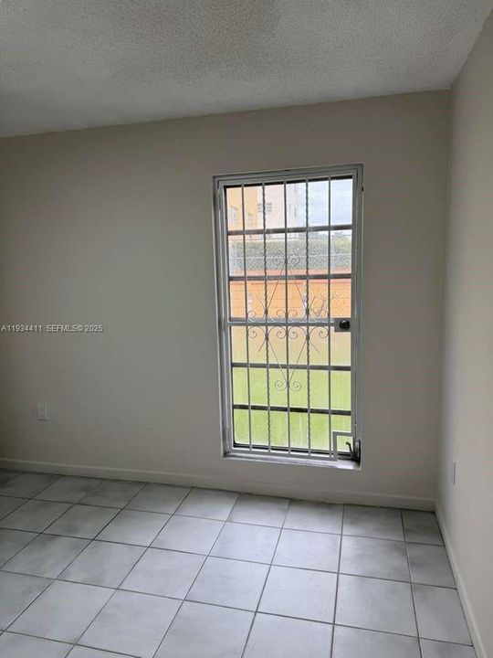 For Rent: $2,100 (2 beds, 2 baths, 986 Square Feet)