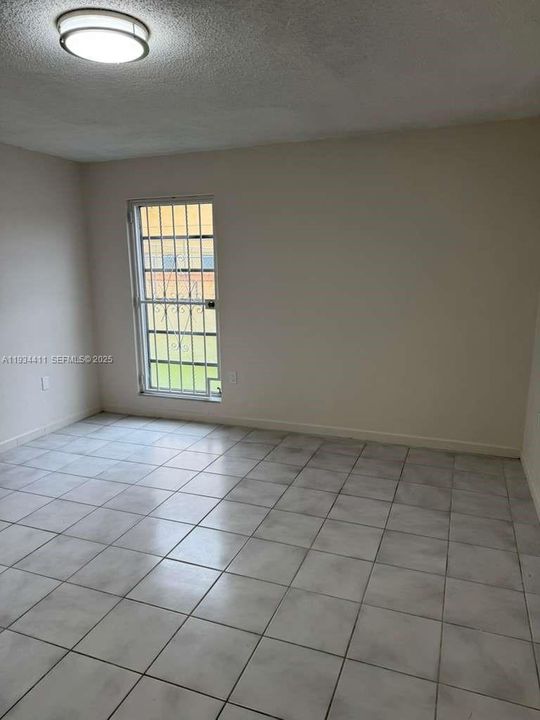 For Rent: $2,100 (2 beds, 2 baths, 986 Square Feet)