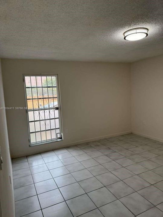 For Rent: $2,100 (2 beds, 2 baths, 986 Square Feet)