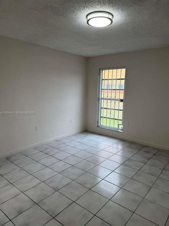 For Rent: $2,100 (2 beds, 2 baths, 986 Square Feet)