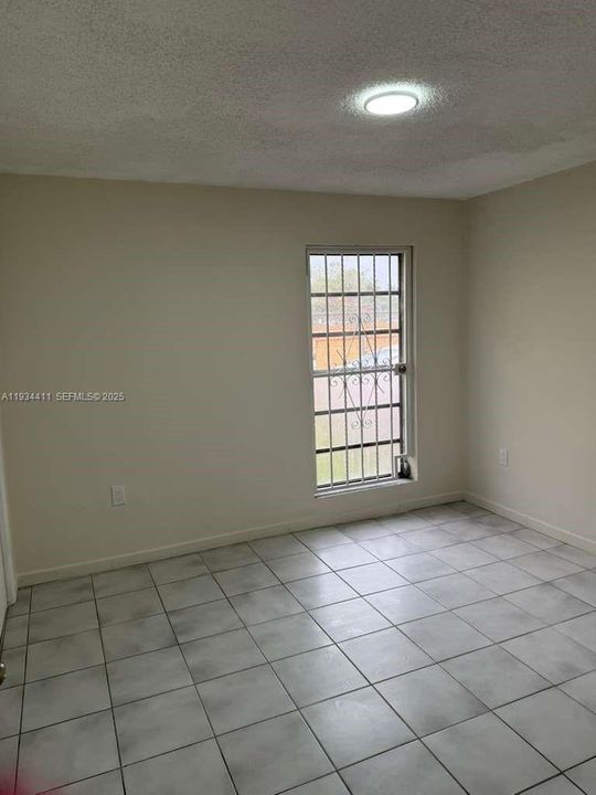 For Rent: $2,100 (2 beds, 2 baths, 986 Square Feet)