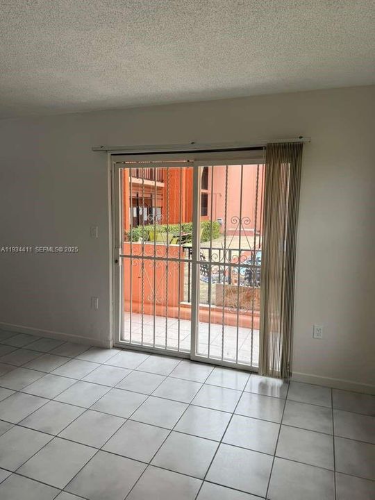 For Rent: $2,100 (2 beds, 2 baths, 986 Square Feet)
