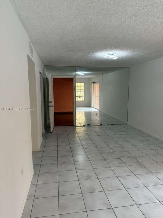 For Rent: $2,100 (2 beds, 2 baths, 986 Square Feet)