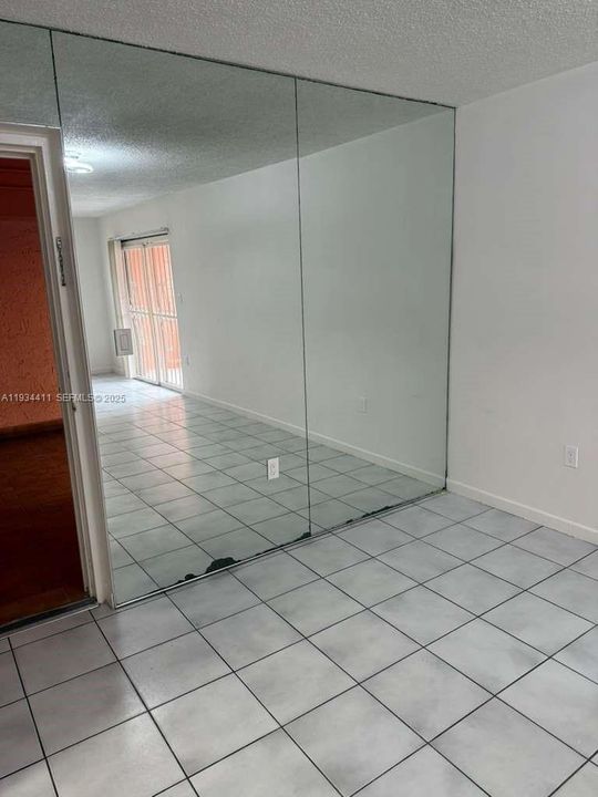 For Rent: $2,100 (2 beds, 2 baths, 986 Square Feet)
