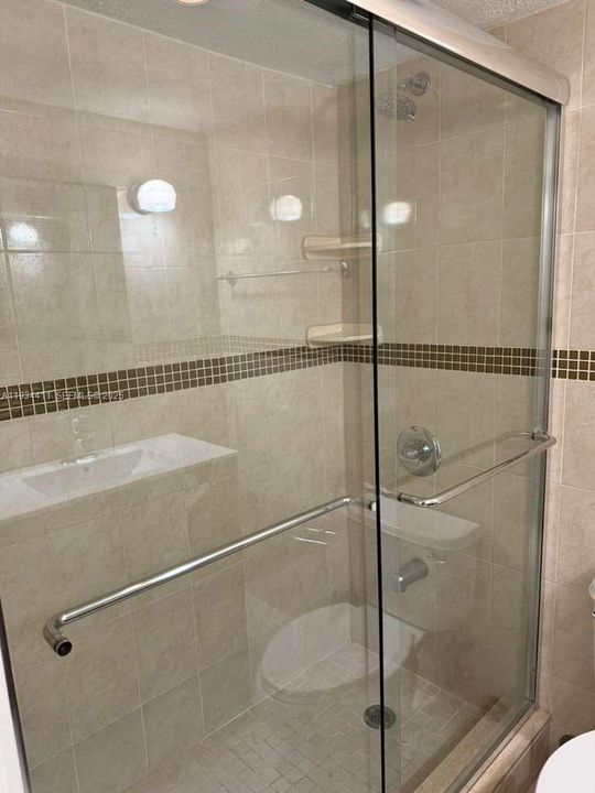 For Rent: $2,100 (2 beds, 2 baths, 986 Square Feet)