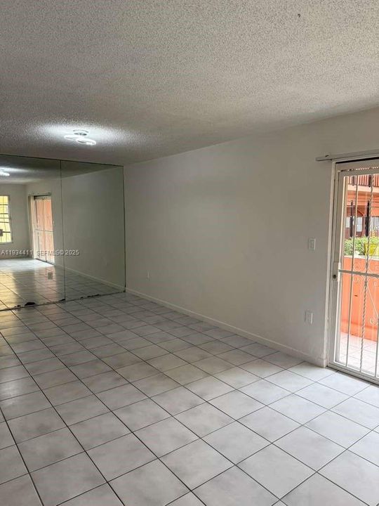 For Rent: $2,100 (2 beds, 2 baths, 986 Square Feet)
