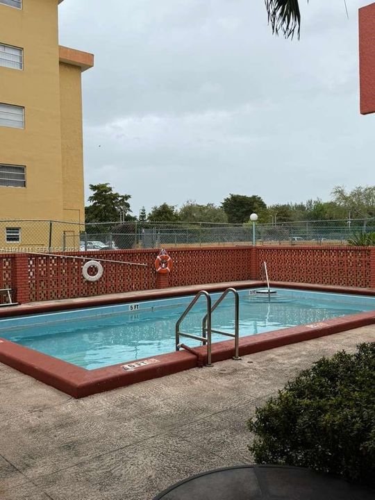 For Rent: $2,100 (2 beds, 2 baths, 986 Square Feet)