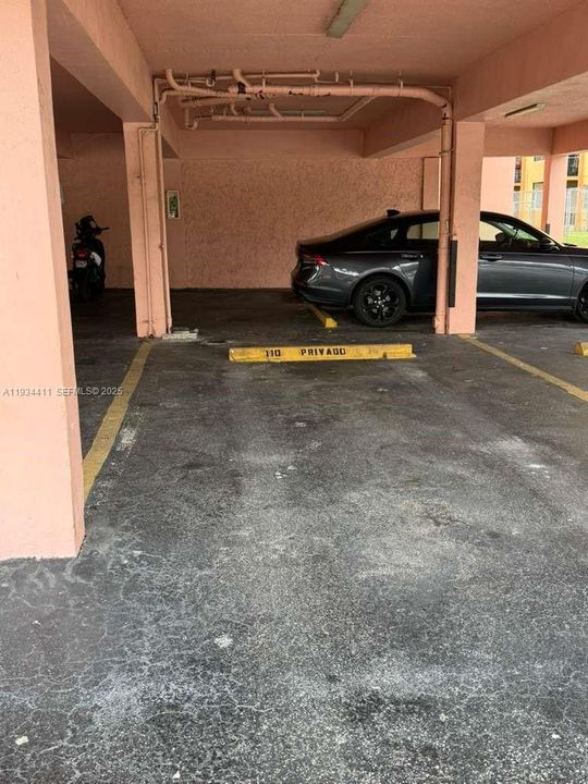 For Rent: $2,100 (2 beds, 2 baths, 986 Square Feet)