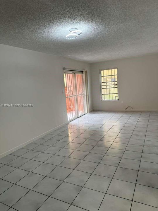For Rent: $2,100 (2 beds, 2 baths, 986 Square Feet)
