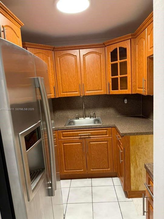 For Rent: $2,100 (2 beds, 2 baths, 986 Square Feet)