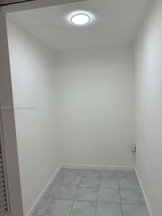 For Rent: $2,100 (2 beds, 2 baths, 986 Square Feet)