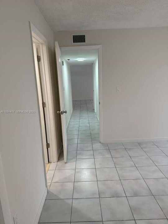 For Rent: $2,100 (2 beds, 2 baths, 986 Square Feet)