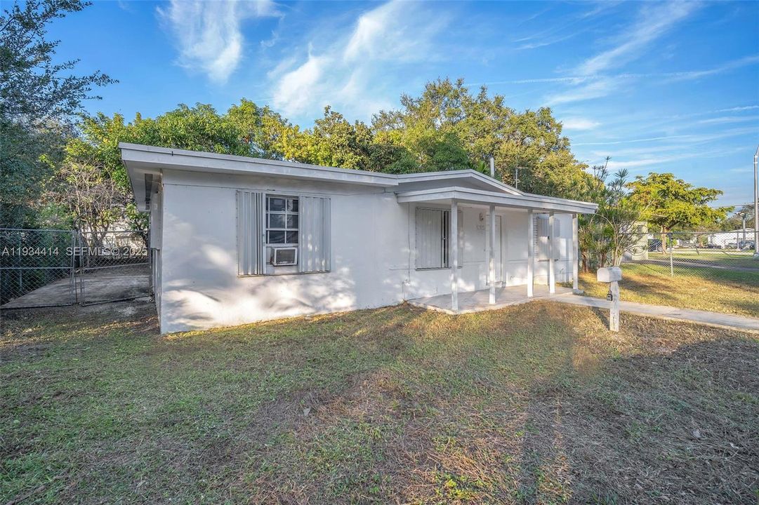 For Sale: $475,000 (3 beds, 2 baths, 1140 Square Feet)