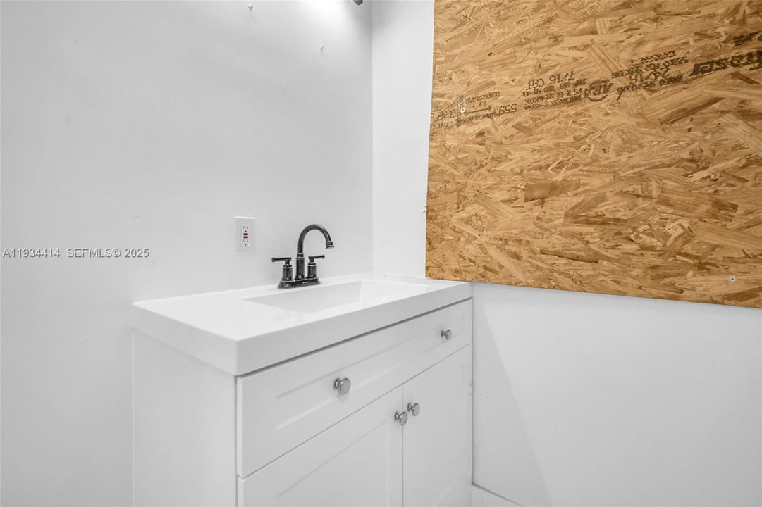 For Sale: $475,000 (3 beds, 2 baths, 1140 Square Feet)