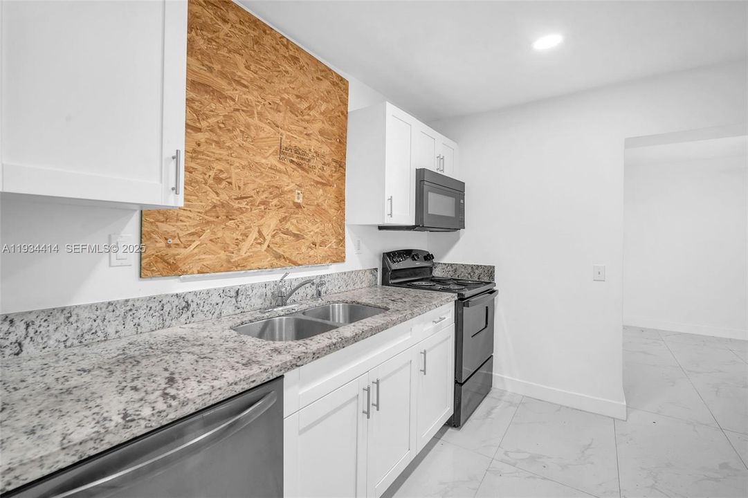 For Sale: $475,000 (3 beds, 2 baths, 1140 Square Feet)