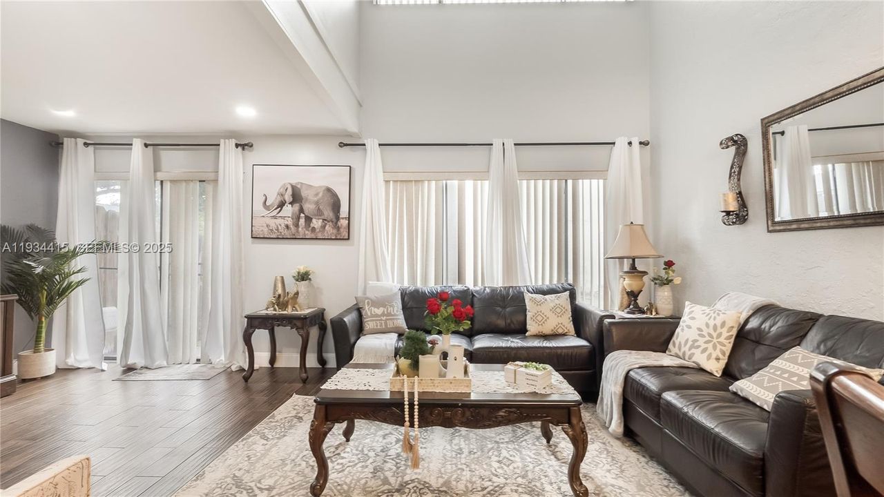 For Sale: $385,000 (2 beds, 2 baths, 1358 Square Feet)