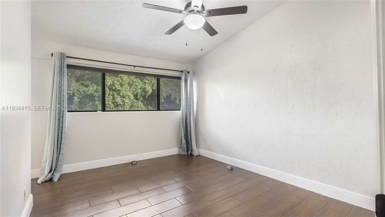 For Sale: $385,000 (2 beds, 2 baths, 1358 Square Feet)