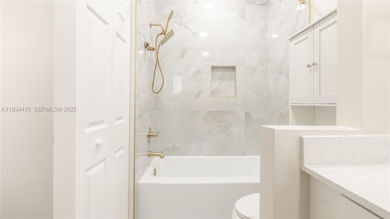 For Sale: $385,000 (2 beds, 2 baths, 1358 Square Feet)