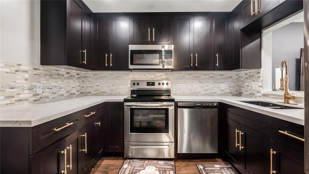 For Sale: $385,000 (2 beds, 2 baths, 1358 Square Feet)