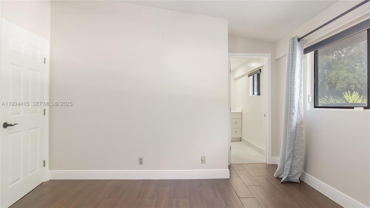 For Sale: $385,000 (2 beds, 2 baths, 1358 Square Feet)