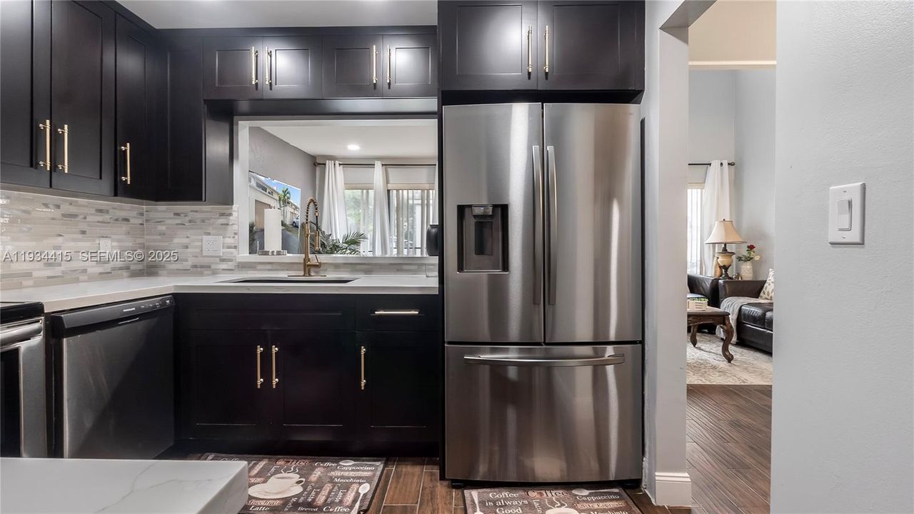 For Sale: $385,000 (2 beds, 2 baths, 1358 Square Feet)