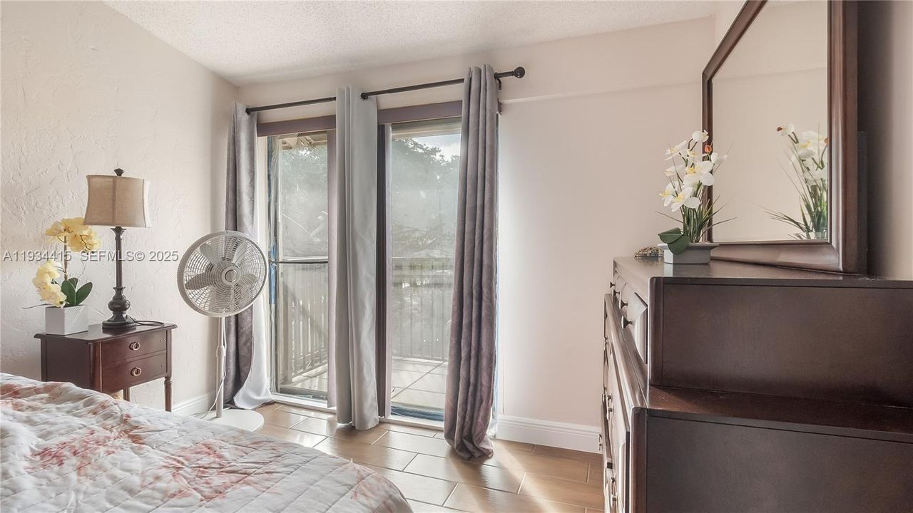 For Sale: $385,000 (2 beds, 2 baths, 1358 Square Feet)