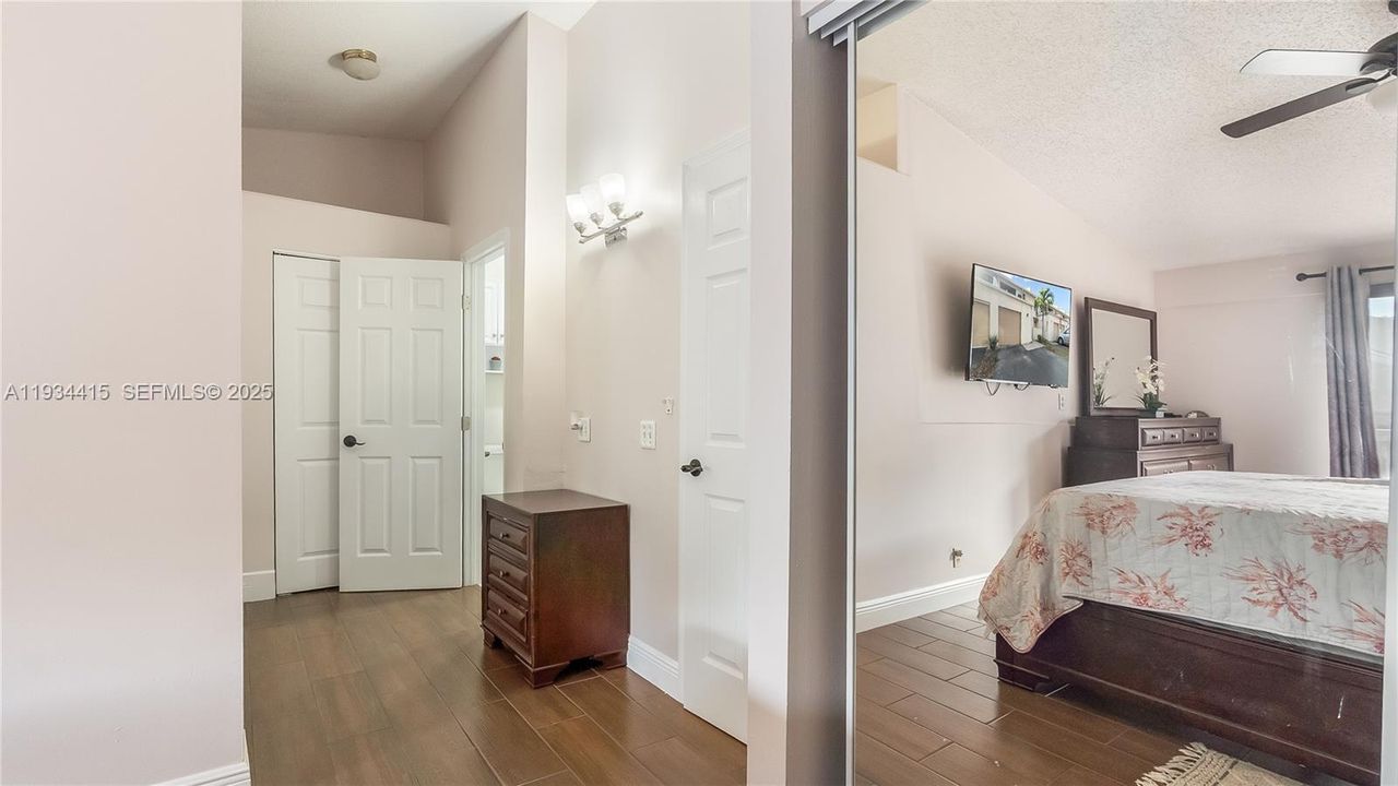 For Sale: $385,000 (2 beds, 2 baths, 1358 Square Feet)