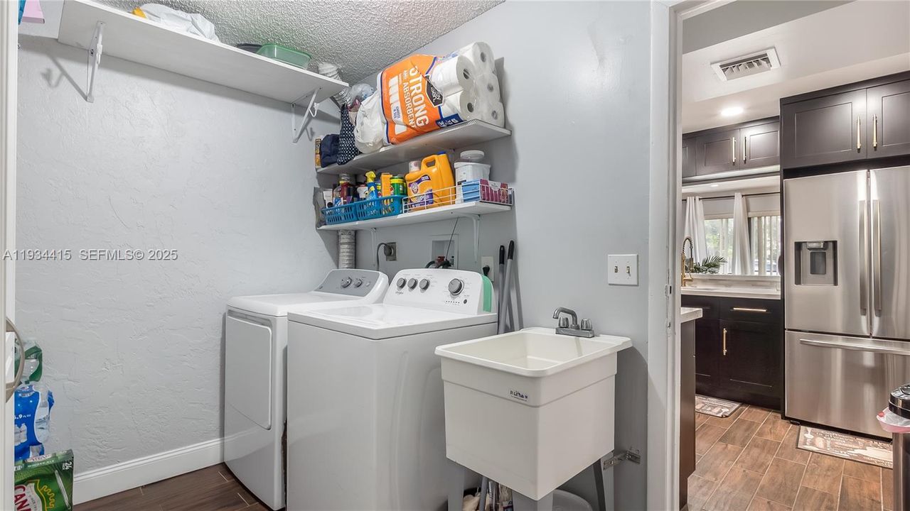 For Sale: $385,000 (2 beds, 2 baths, 1358 Square Feet)