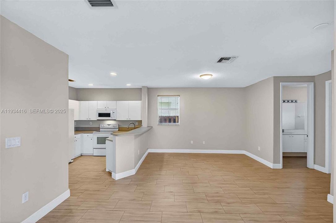 For Rent: $3,400 (3 beds, 2 baths, 2126 Square Feet)