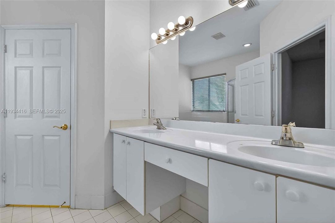 For Rent: $3,400 (3 beds, 2 baths, 2126 Square Feet)