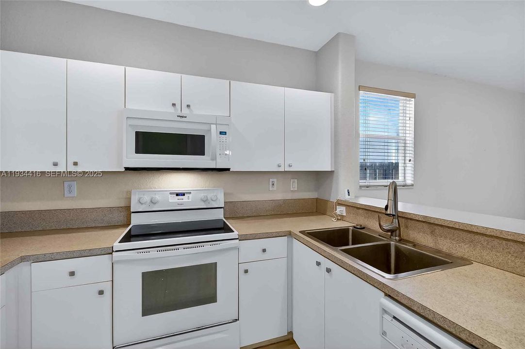 For Rent: $3,400 (3 beds, 2 baths, 2126 Square Feet)