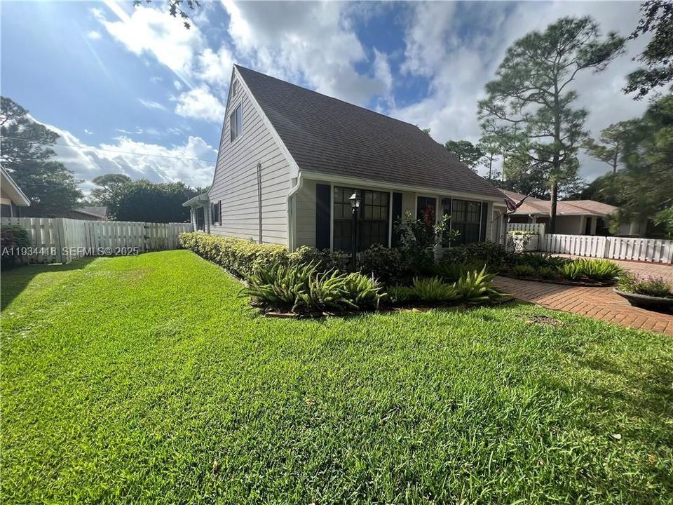 For Rent: $4,200 (3 beds, 2 baths, 1436 Square Feet)