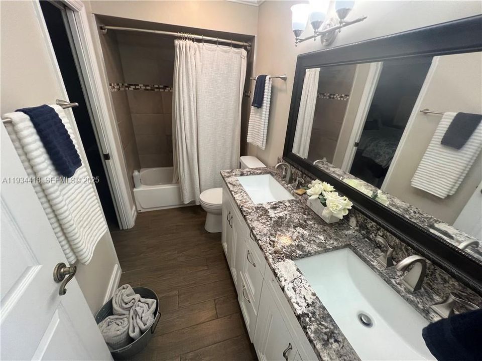 For Rent: $4,200 (3 beds, 2 baths, 1436 Square Feet)