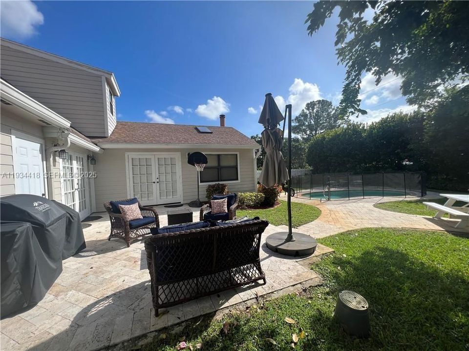 For Rent: $4,200 (3 beds, 2 baths, 1436 Square Feet)