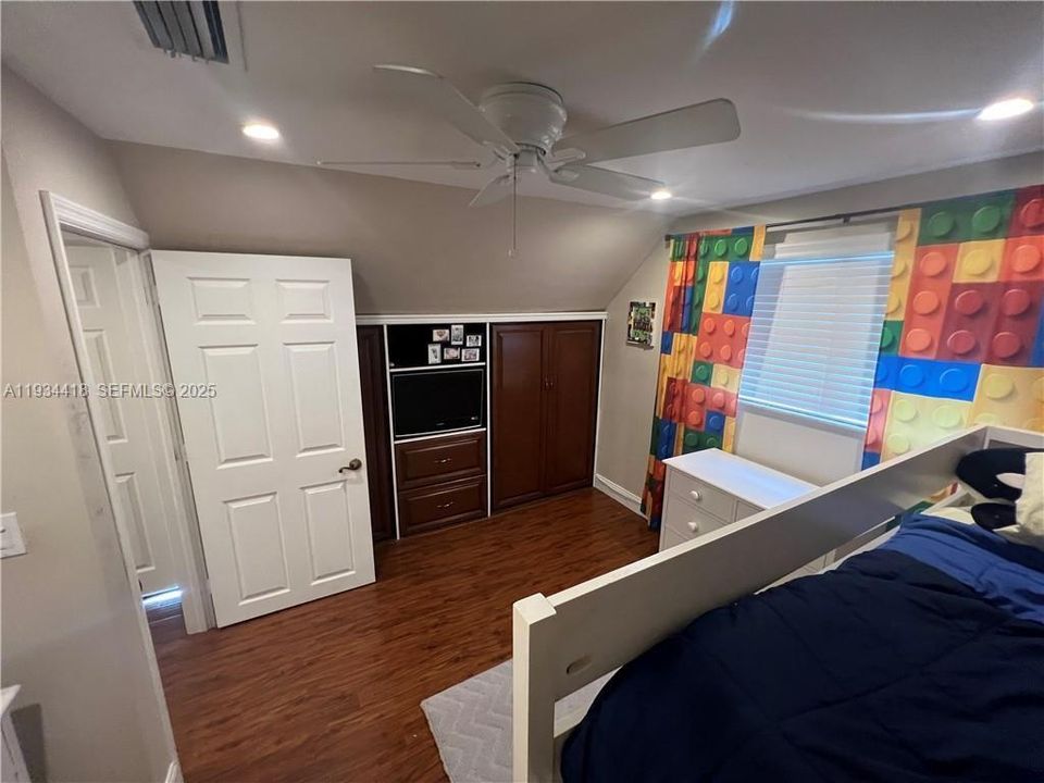 For Rent: $4,200 (3 beds, 2 baths, 1436 Square Feet)