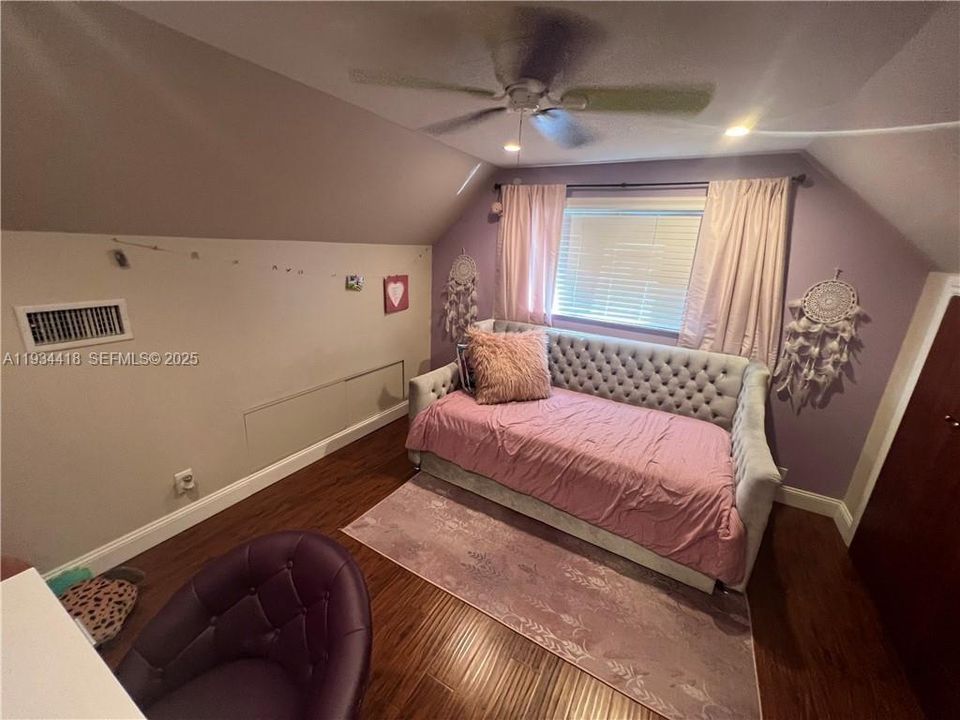 For Rent: $4,200 (3 beds, 2 baths, 1436 Square Feet)