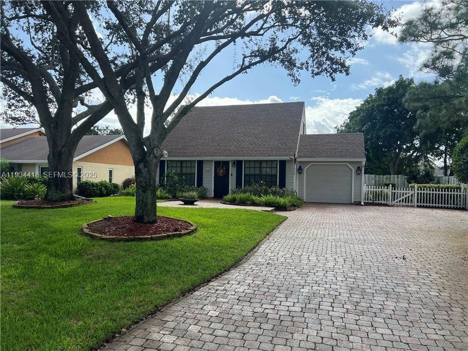 For Rent: $4,200 (3 beds, 2 baths, 1436 Square Feet)